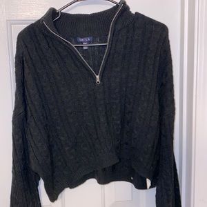 Black UK2LA cropped sweater